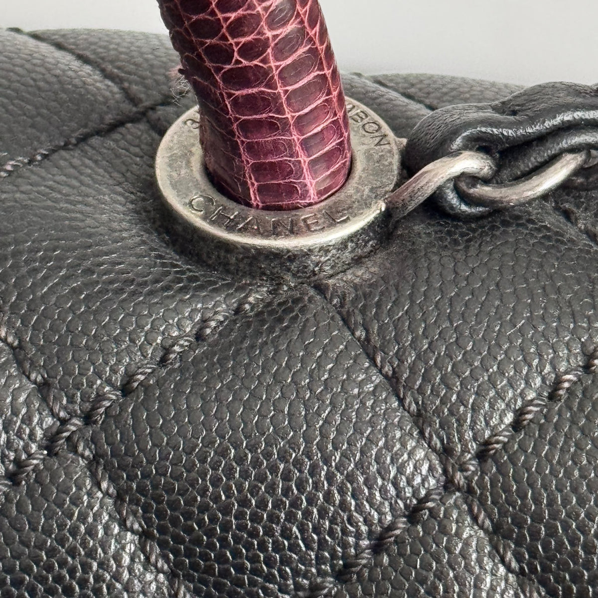 CHANEL - BAG COCO HANDLE BLACK QUILTED CAVIAR LEATHER WITH BURGUNDY EXOTIC LEATHER HANDLE