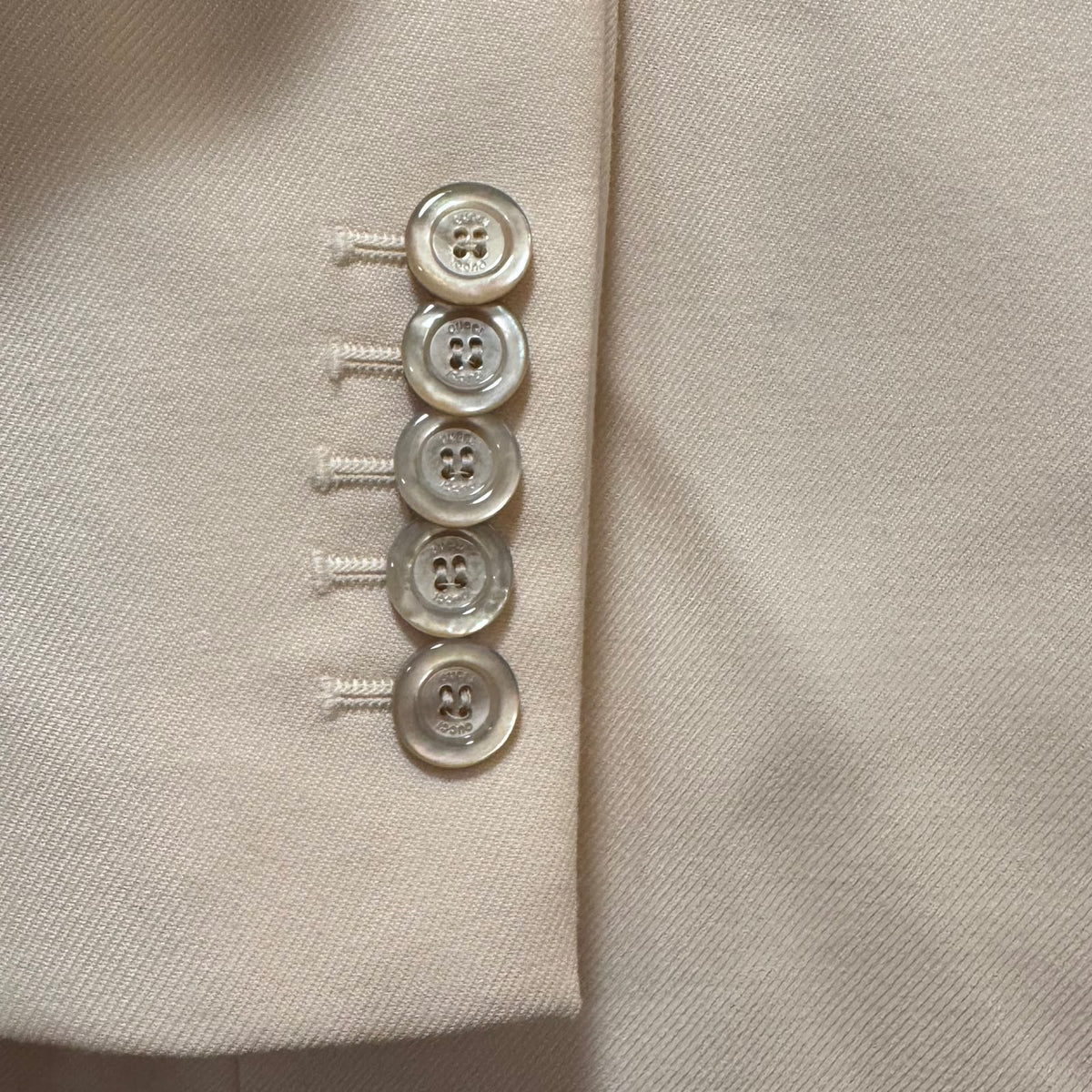 GUCCI – IVORY WOOL TROUSER SUIT WITH BLACK VELVET TRIM AND FLORAL APPLIQUÉS SIZE 42 IT