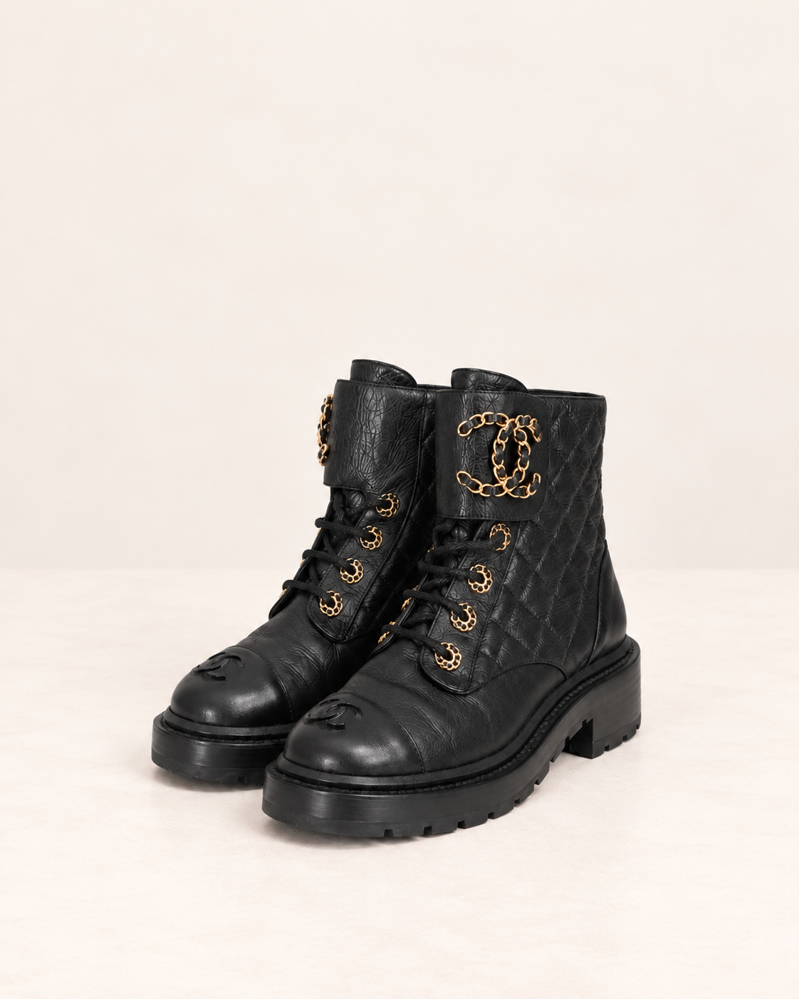 CHANEL - BOOTS BLACK QUILTED SHINY LEATHER CC LOGO GOLD SIZE 35 EU