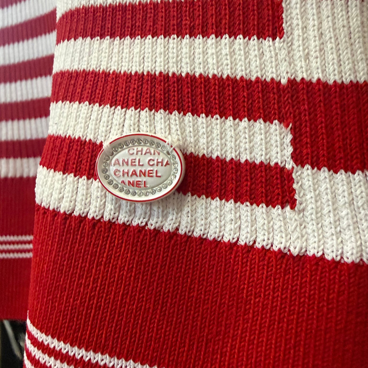 CHANEL - *NEVER WORN* TANK TOP STRIPED RED AND WHITE 2023 CRUISE SIZE 38 FR