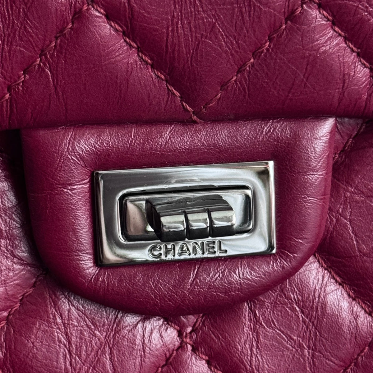 CHANEL - BAG 2.55 REISSUE DOUBLE FLAP IN MAGENTA RED QUILTED LEATHER WITH RUTHENIUM-TONE HARDWARE