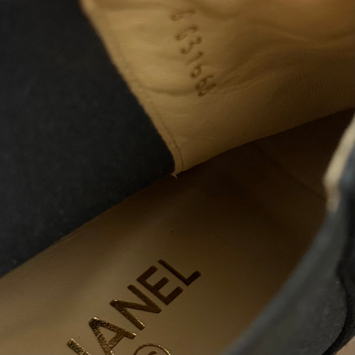 CHANEL - BOOTIES BLACK SUEDE CAP TOE SIZE 38,5 EU