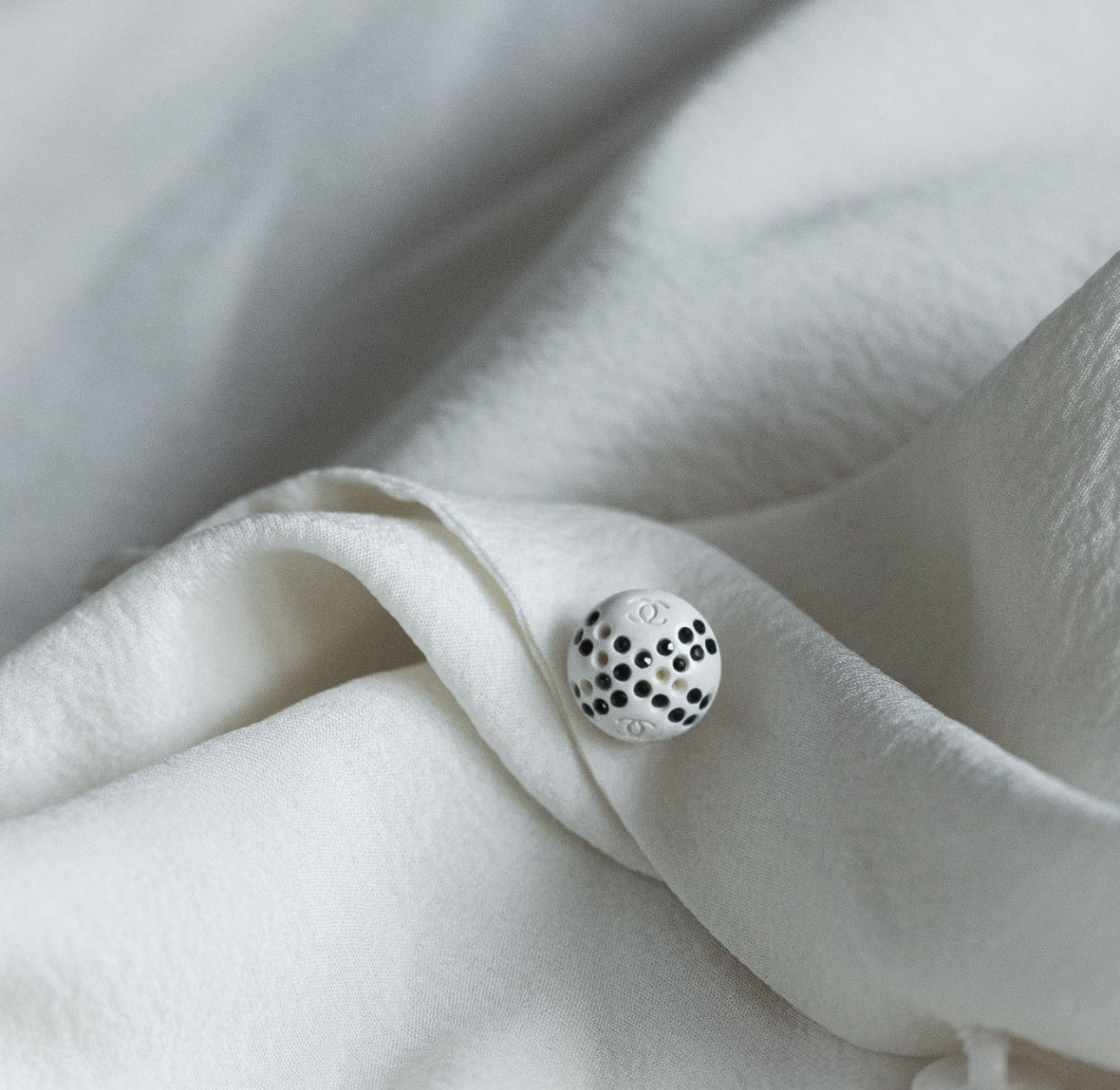 CHANEL - SHIRT LONG SLEEVES WHITE SILK SIZE 36 FR