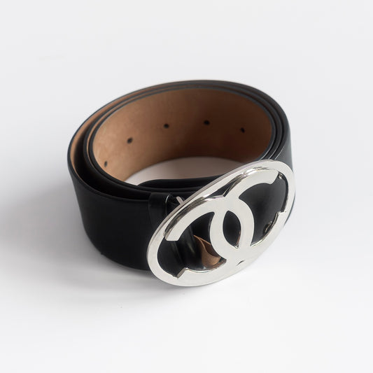 CHANEL - BELT LOGO CC METAL AND BLACK CALFSKIN SIZE 90