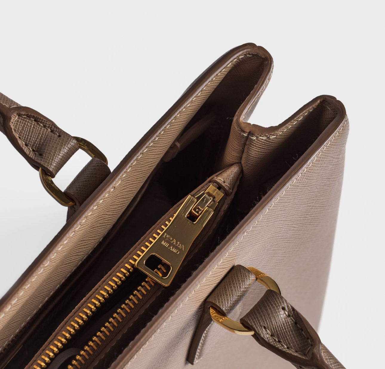 PRADA - BAG GALLERIA MEDIUM BEIGE SAFFIANO LEATHER WITH GOLD HARDWARE