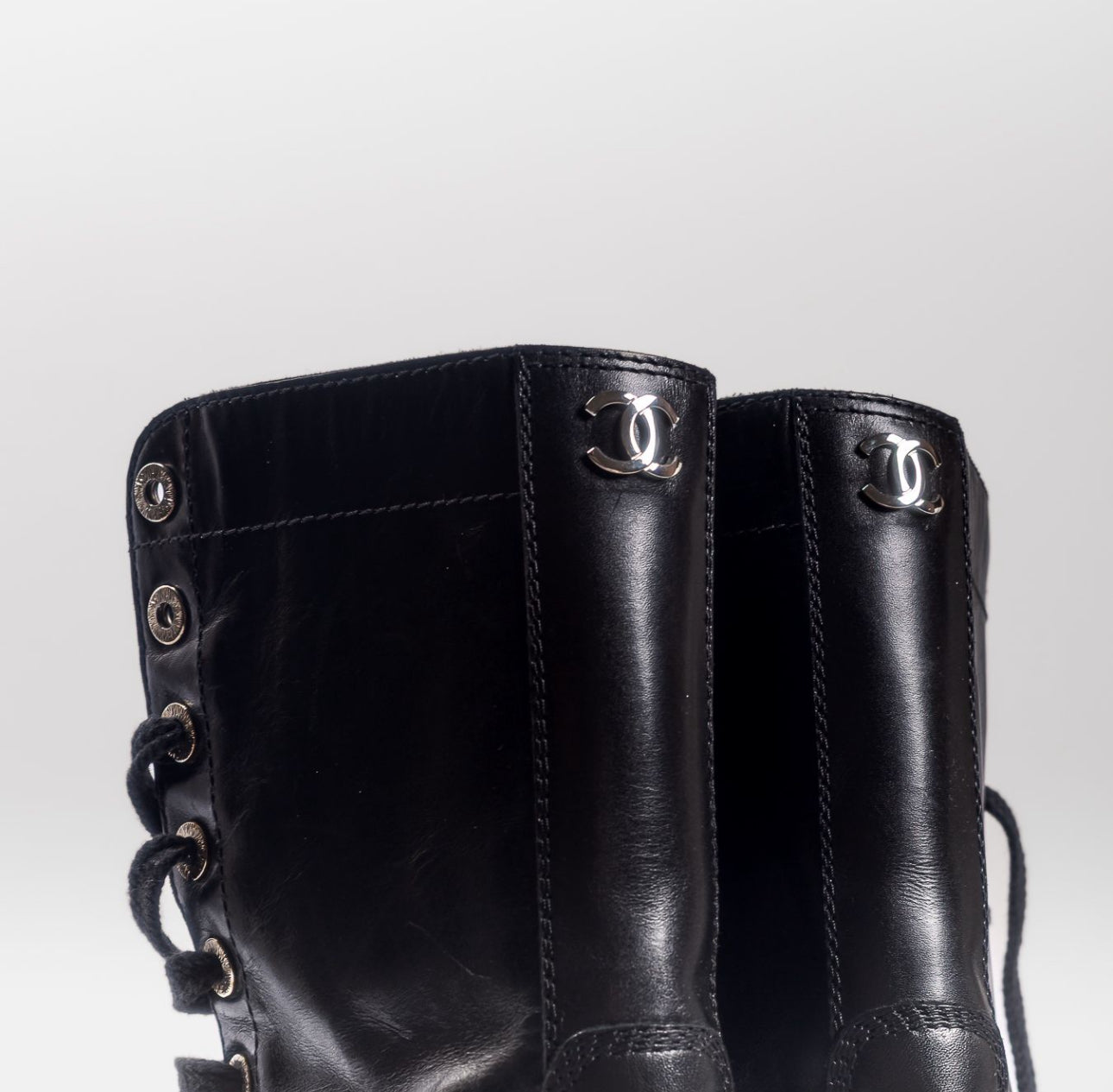 CHANEL - ANKLE BOOTS BLACK SMOOTH LEATHER SIZE 39 EU