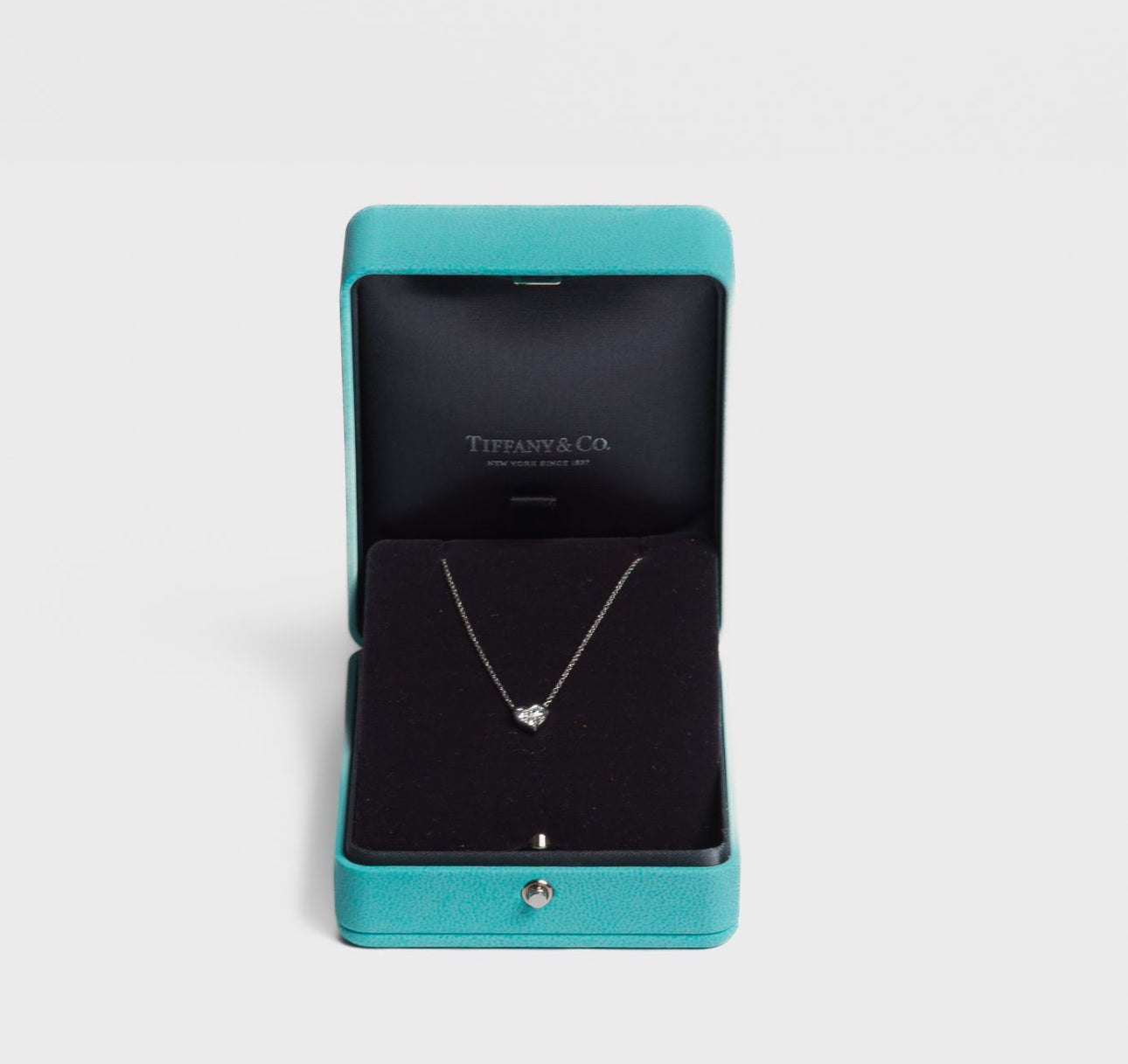TIFFANY & CO - *BRAND NEW* NECKLACE PLATINUM THREE DIAMONDS HEART