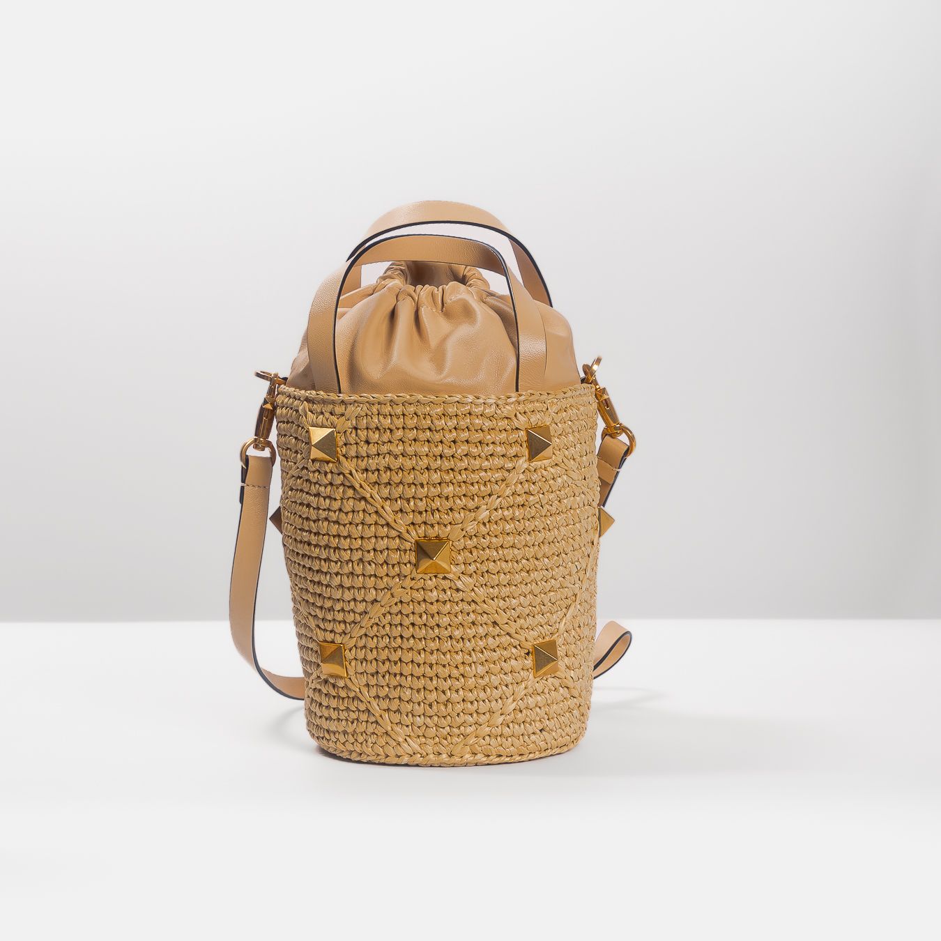 VALENTINO - BAG BUCKET ROMAN STUD IN RAFFIA AND LEATHER