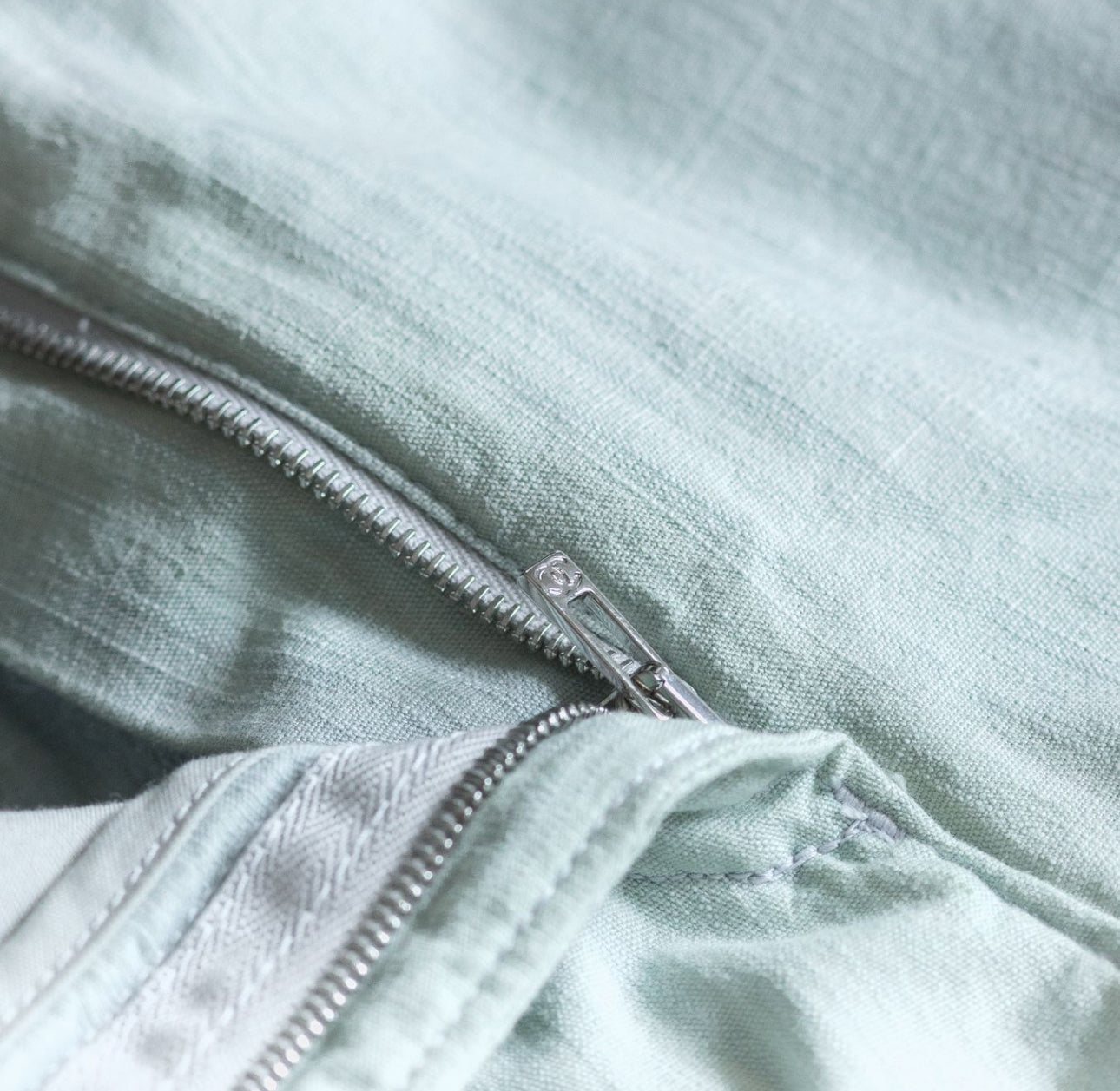 CHANEL - JEANS STRETCH LIGHT BLUE CC LOGO BUTTON SIZE 36 FR