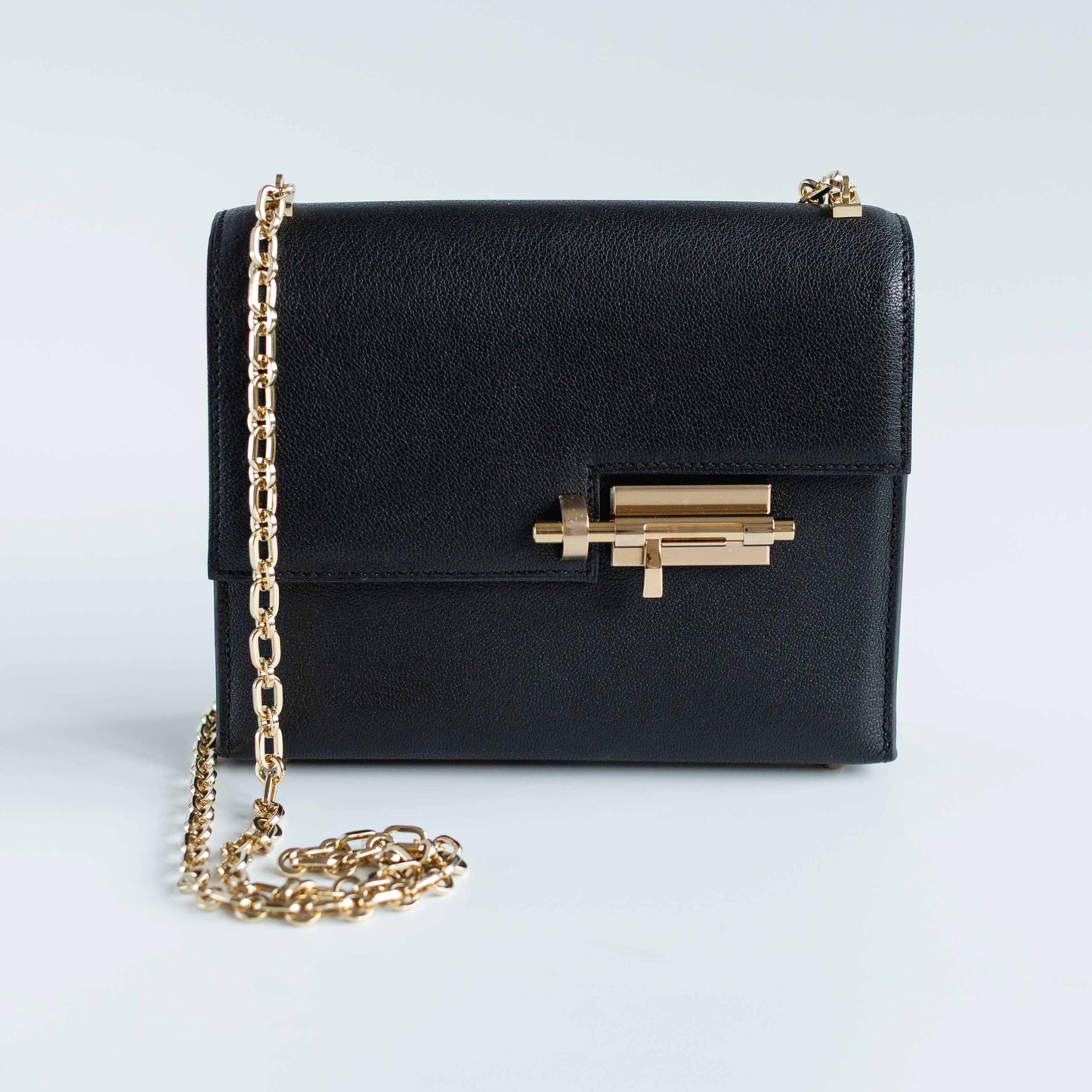 HERMÈS - VERROU MINI SHOULDER BAG IN BLACK CHÈVRE LEATHER WITH GOLD CHAIN