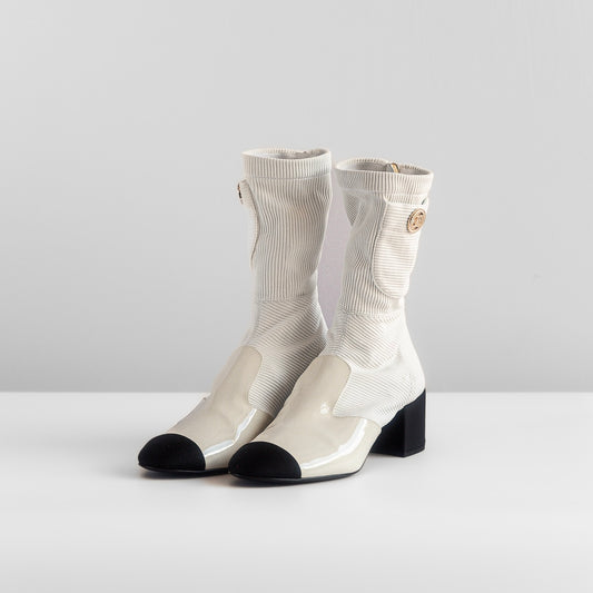 CHANEL - ANKLE BOOTS INTERLOCKING CC LOGO SOCK SIZE 39
