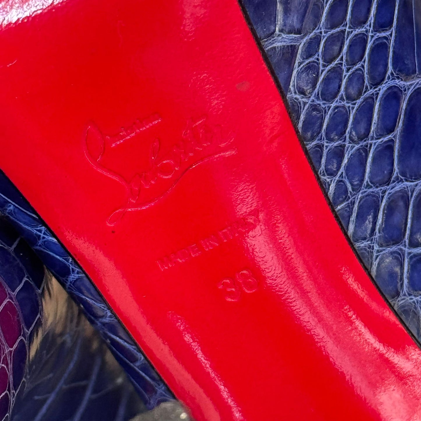 LOUBOUTIN - PUMPS ELECTRIC BLUE CROCODILE SIZE 38 EU