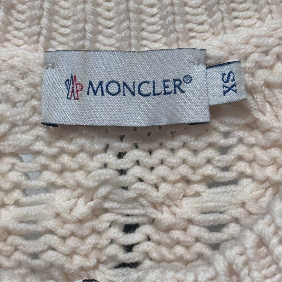 MONCLER – CARDIGAN CREAM CABLE-KNIT WITH FITTED WAIST & LOGO ZIP SIZE XS