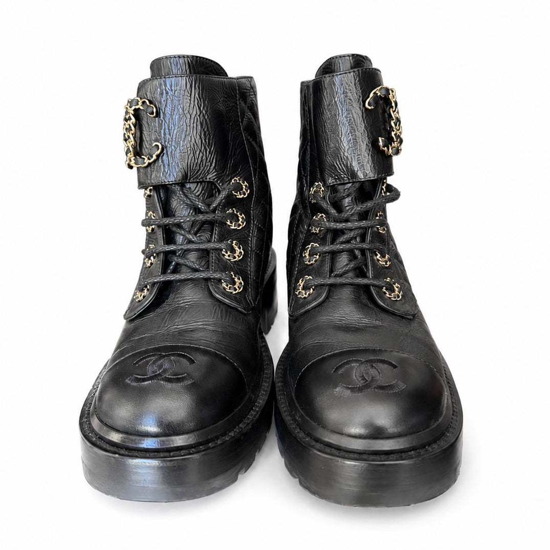 CHANEL - BOOTS BLACK QUILTED SHINY LEATHER CC LOGO GOLD SIZE 35 EU