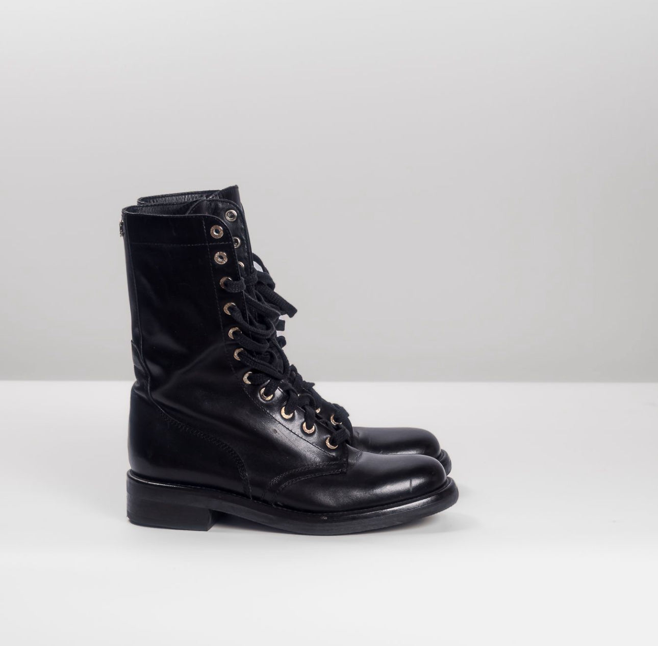 CHANEL - ANKLE BOOTS BLACK SMOOTH LEATHER SIZE 39 EU