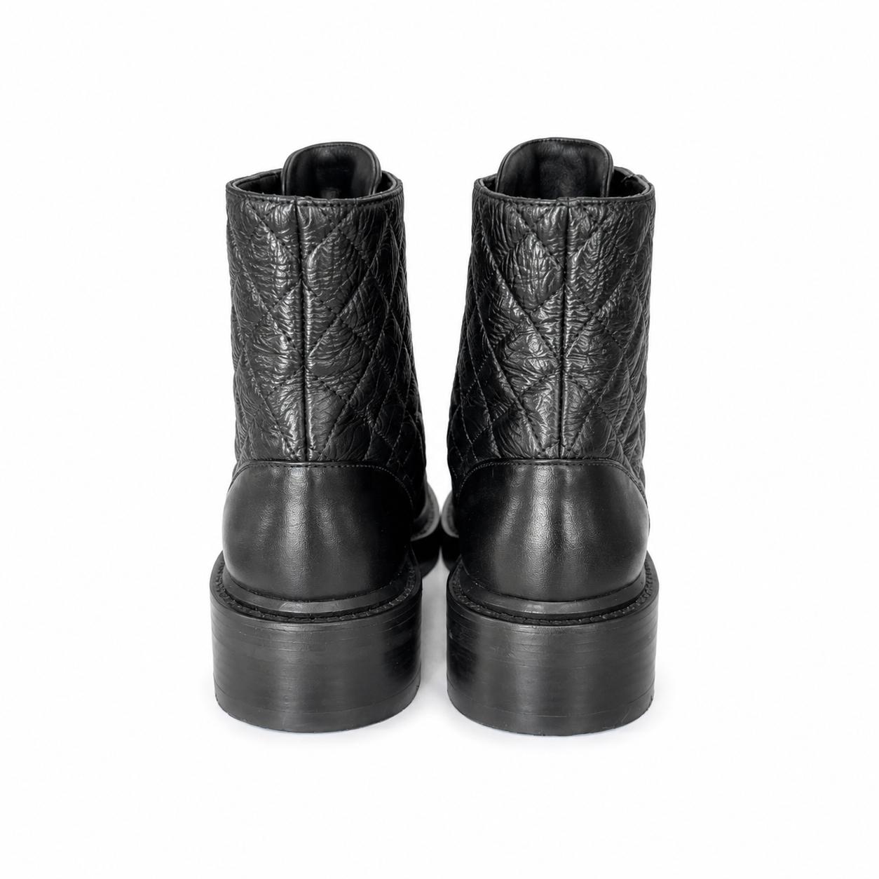 CHANEL - BOOTS BLACK QUILTED SHINY LEATHER CC LOGO GOLD SIZE 35 EU