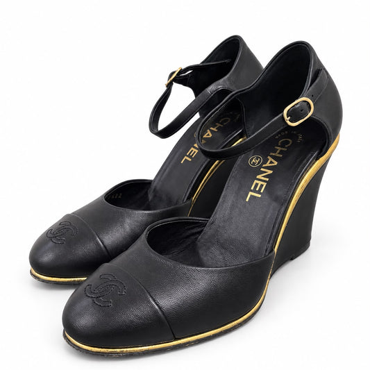 CHANEL - WEDGE HEELS BLACK LEATHER WITH GOLD TONE CC LOGO DETAIL SIZE 37 EU