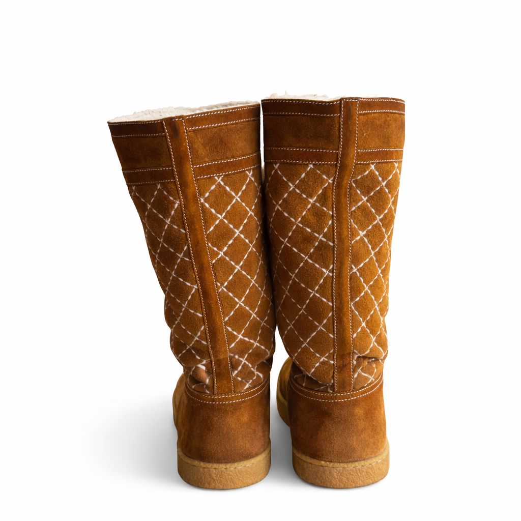 CHANEL - ANKLE BOOTS WHITE SHEARLING AND BROWN SUEDE SIZE 38 EU