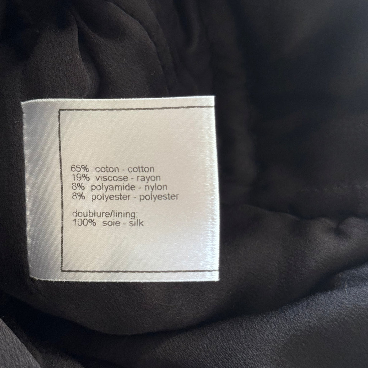 CHANEL – JACKET BLACK & WHITE TEXTURED TWEED BELTED WITH CC BUTTONS SIZE 48 FR