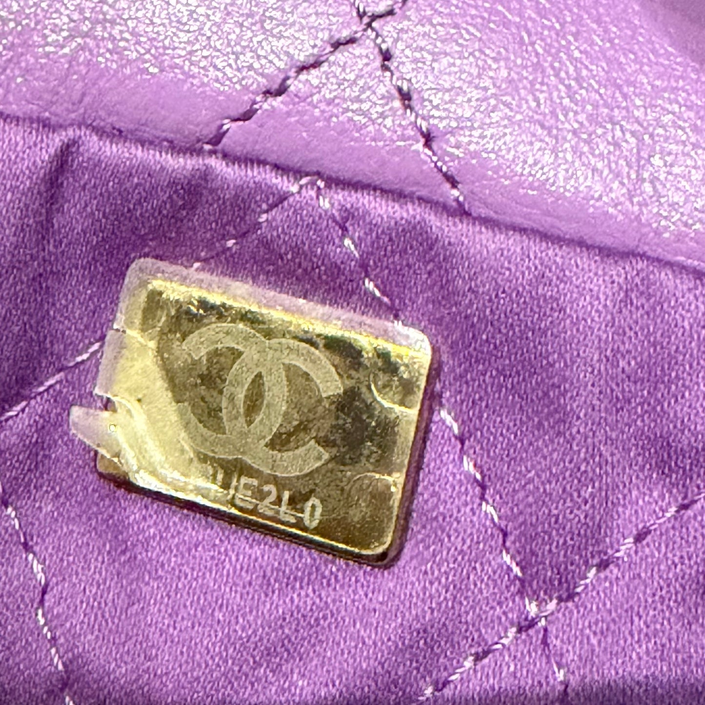 CHANEL - BAG CHANEL 22 LARGE PURPLE QUILTED SHOULDER BAG GOLD HARDWARE