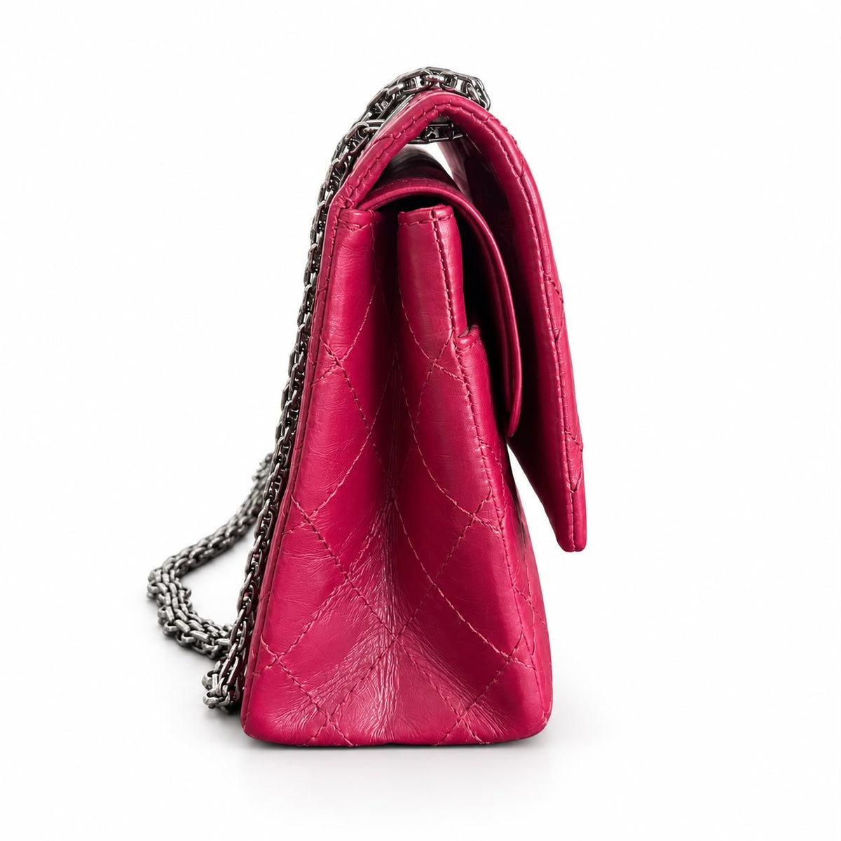 CHANEL - BAG 2.55 REISSUE DOUBLE FLAP IN MAGENTA RED QUILTED LEATHER WITH RUTHENIUM-TONE HARDWARE