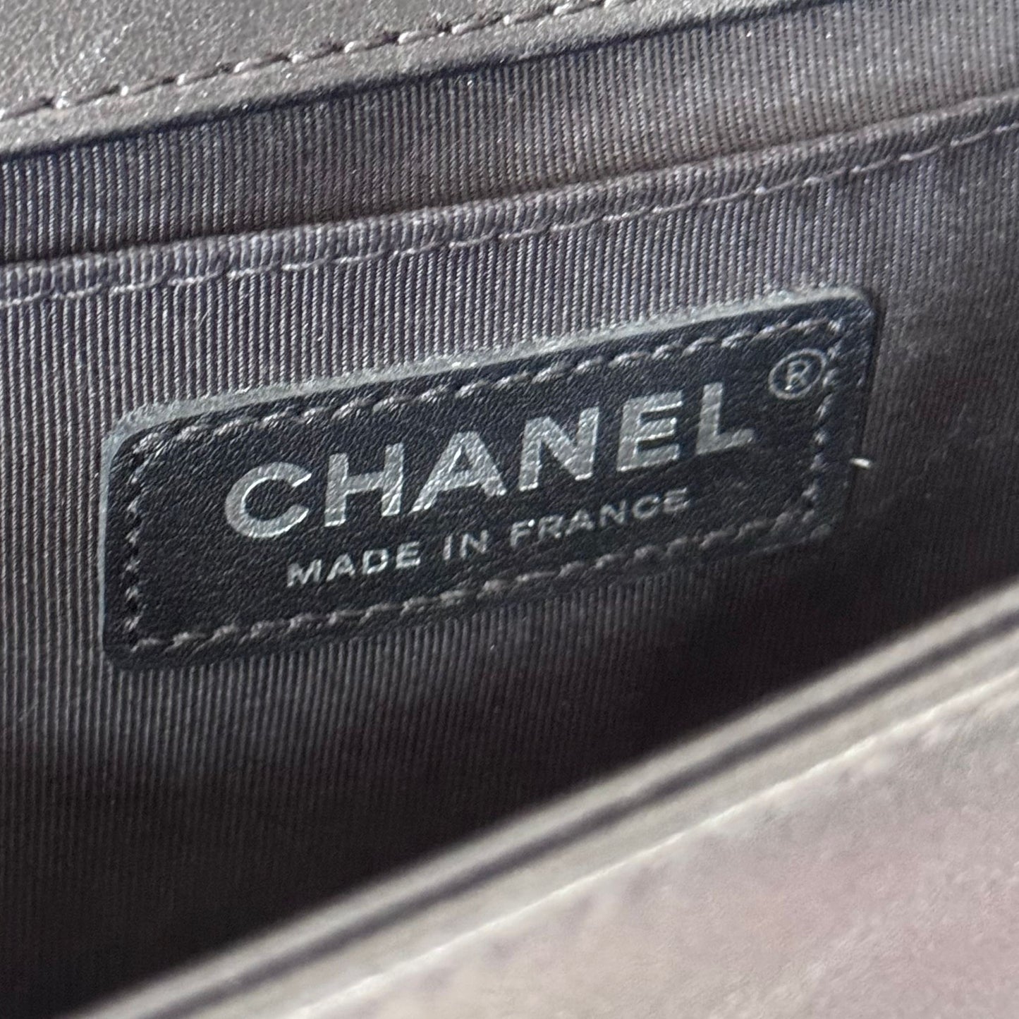CHANEL - BAG BOY MEDIUM BLACK METALLIC LAMBSKIN WITH GLASS PEARL EMBROIDERY