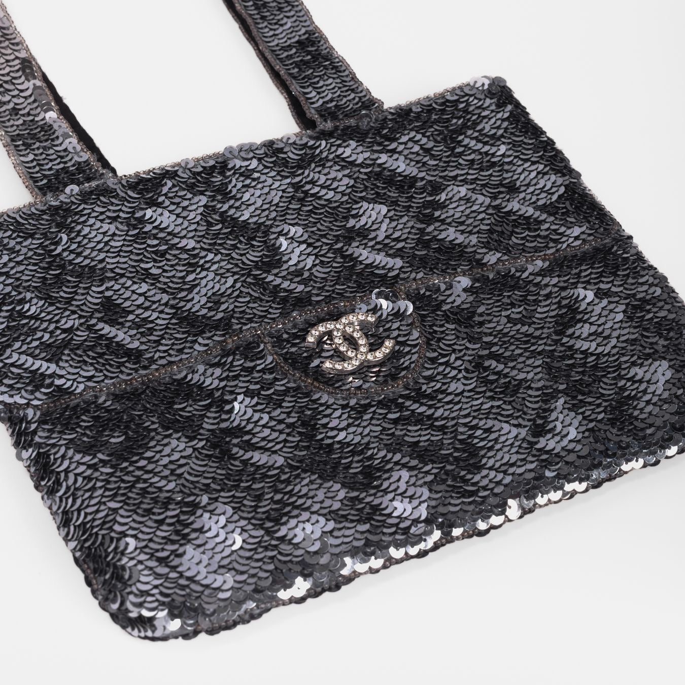 CHANEL - POCHETTE SEQUIN SILVER MINI