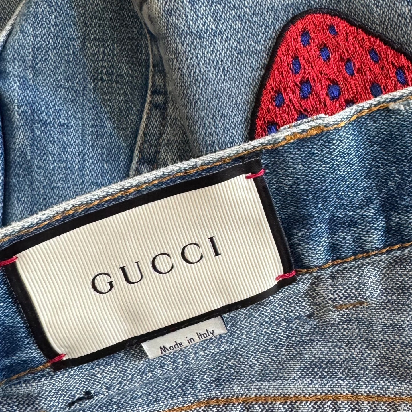 GUCCI - SHORT DENIM LIGHT BLUE LOGO AND STRAWBERRY EMBROIDERY SIZE 25