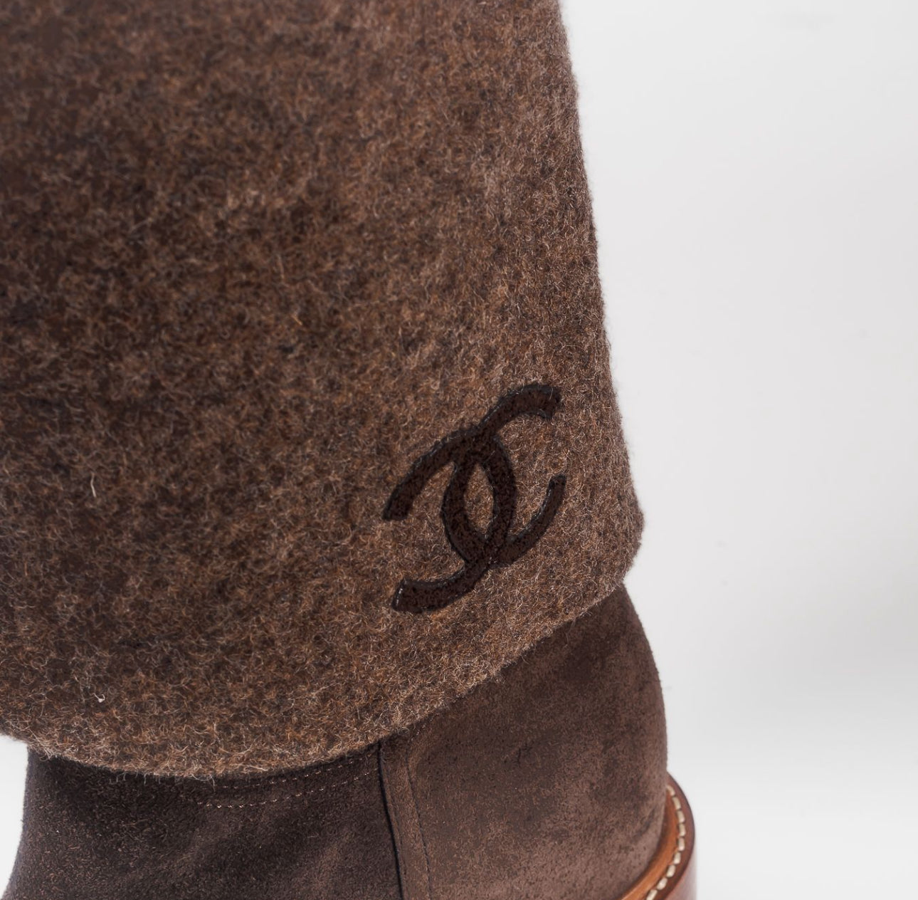 CHANEL - HIGH BOOTS BROWN SUÈDE SIZE 40.5 EU