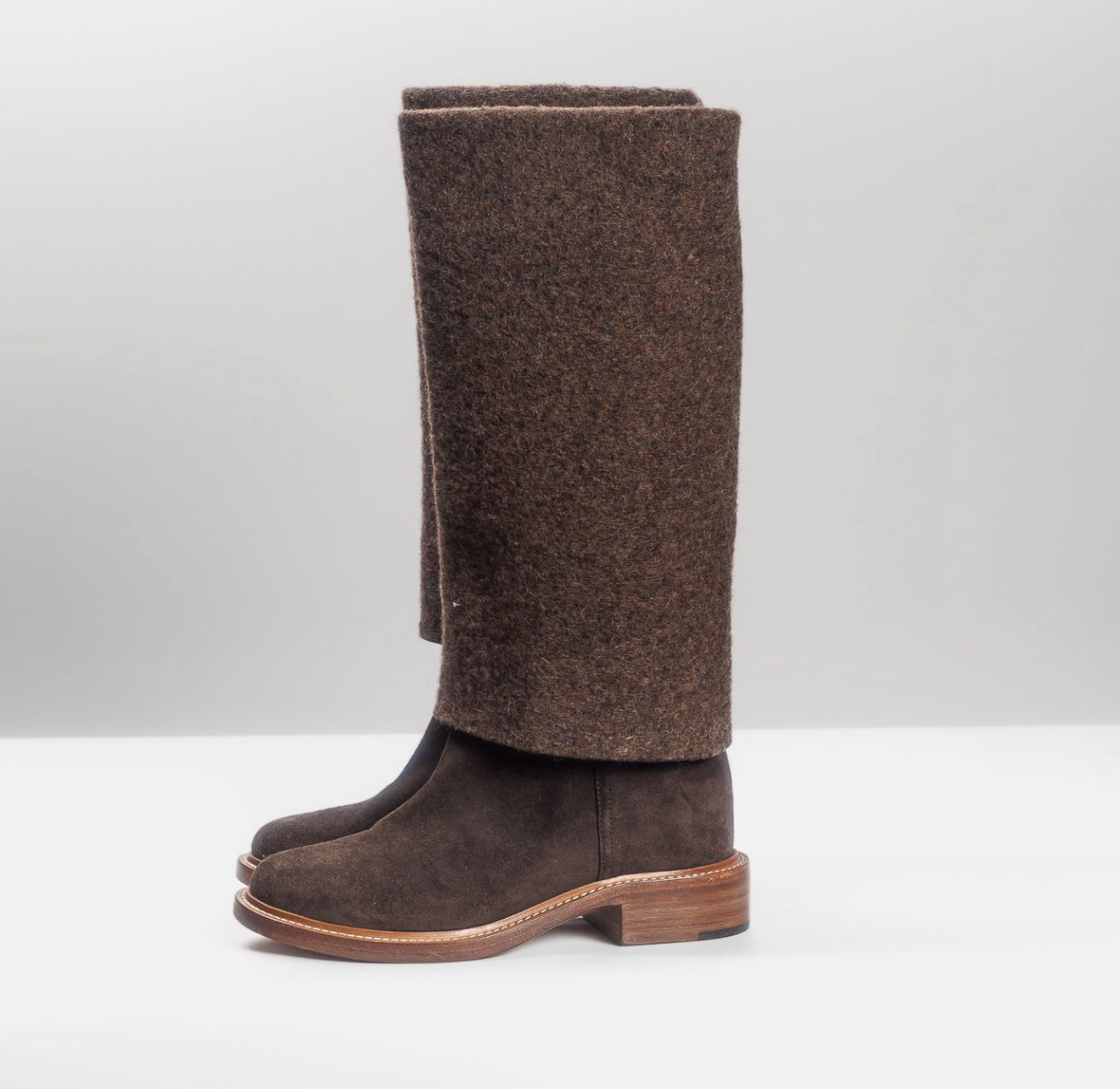 CHANEL - HIGH BOOTS BROWN SUÈDE SIZE 40.5 EU