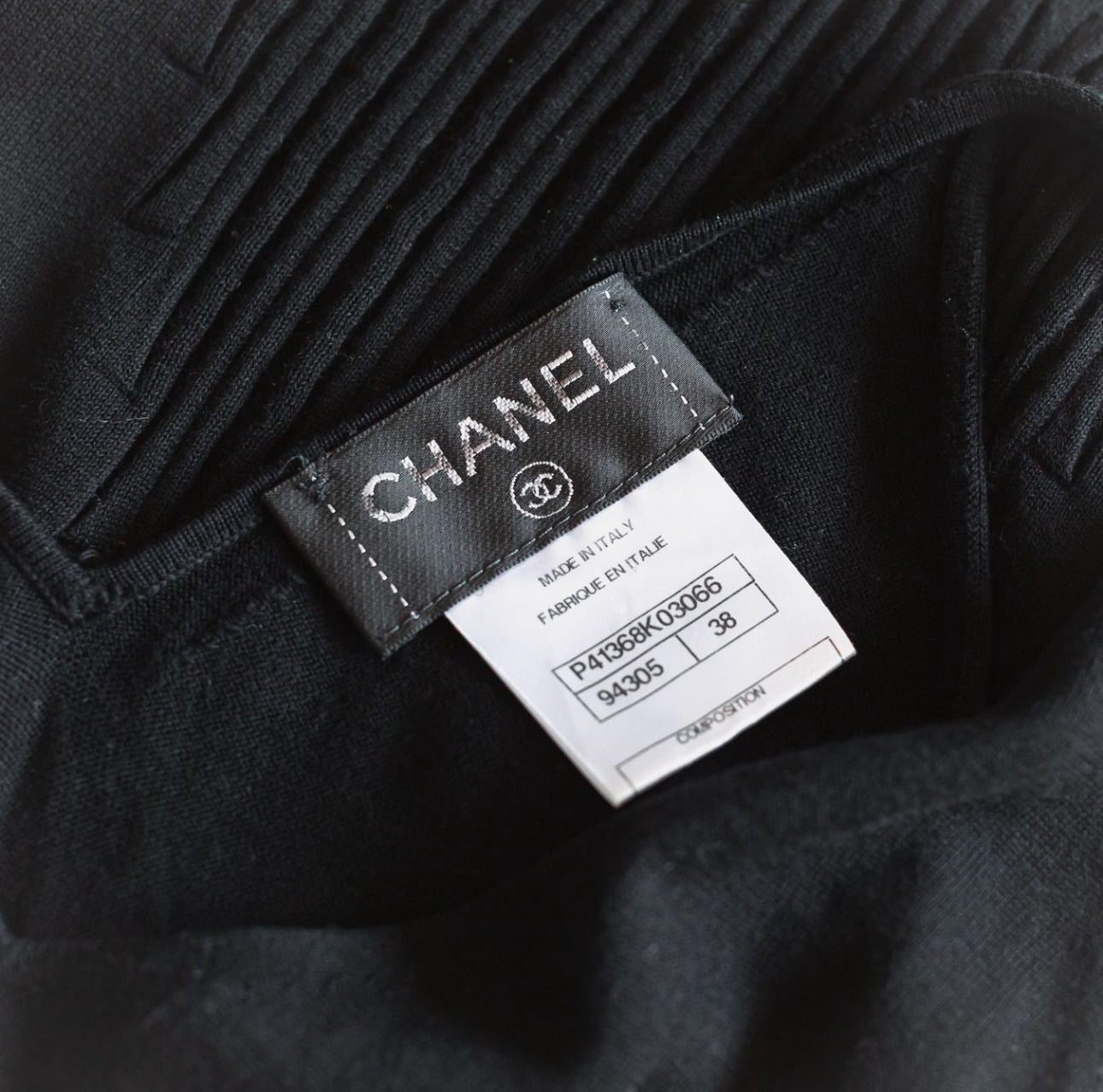 CHANEL - TOP RIBBED BLACK COTTON WITH LOGO DETAIL SIZE 38 FR