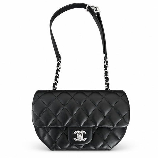 CHANEL - BAG BELT BLACK QUILTED LEATHER CC SILVER-TONE