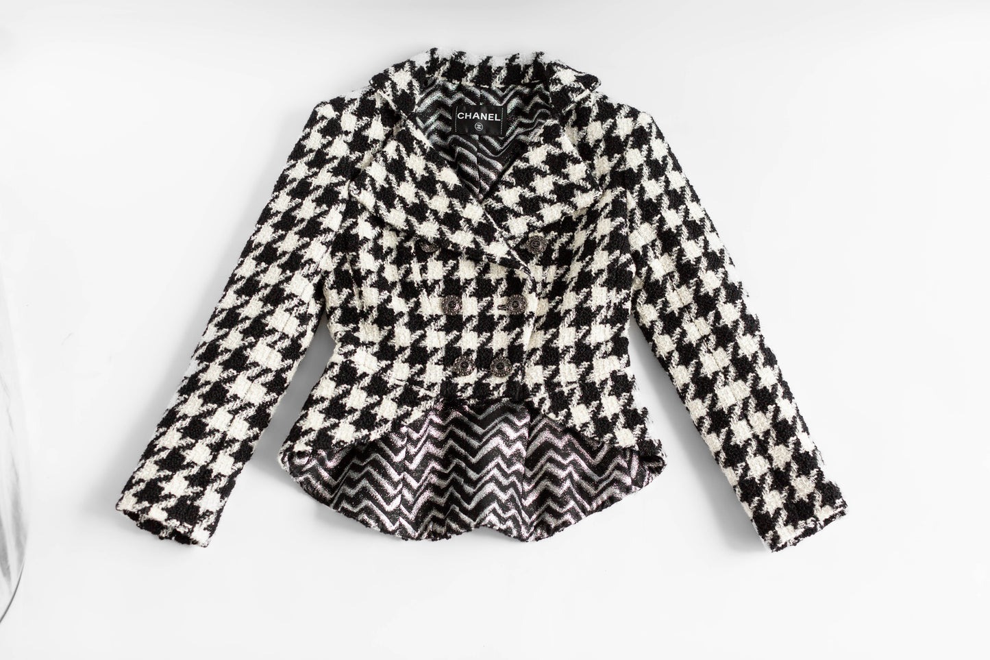 CHANEL - RUNWAY TWEED JACKET IN BLACK AND WHITE PIED-DE-POULE IN SIZE 34 FR COLLECTION 2019/2020