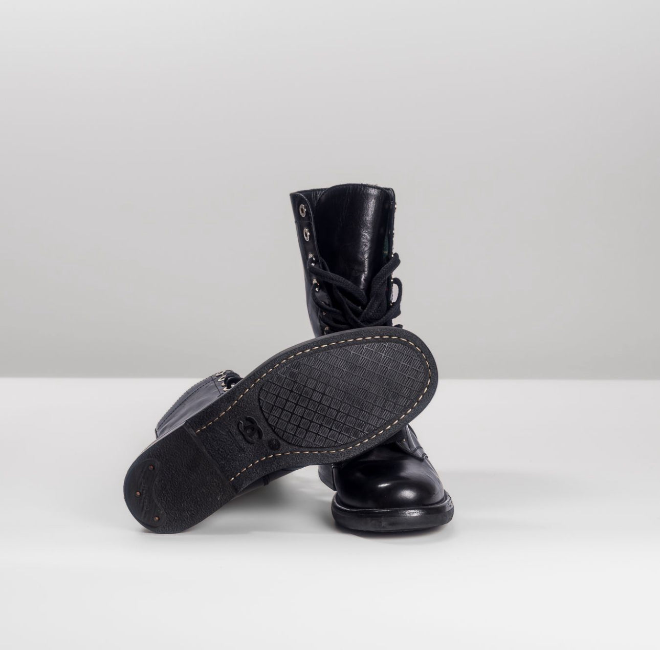 CHANEL - ANKLE BOOTS BLACK SMOOTH LEATHER SIZE 39 EU