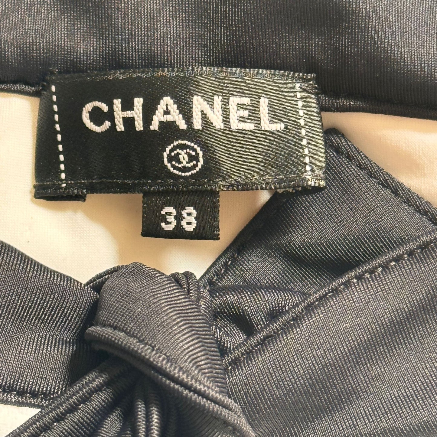 CHANEL - *COLLECTION 2024* SWIMSUIT BLACK & WHITE CC LOGO WITH BLACK BOWS SIZE 38 FR