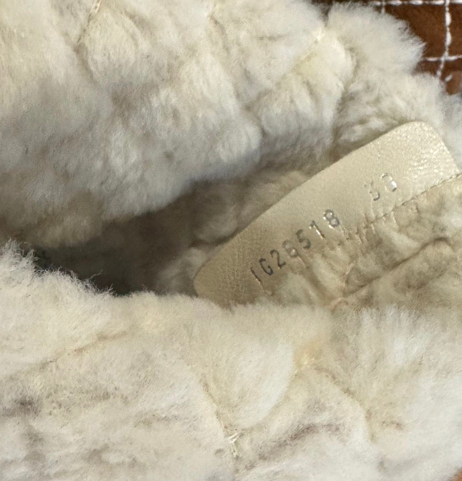 CHANEL - ANKLE BOOTS WHITE SHEARLING AND BROWN SUEDE SIZE 38 EU