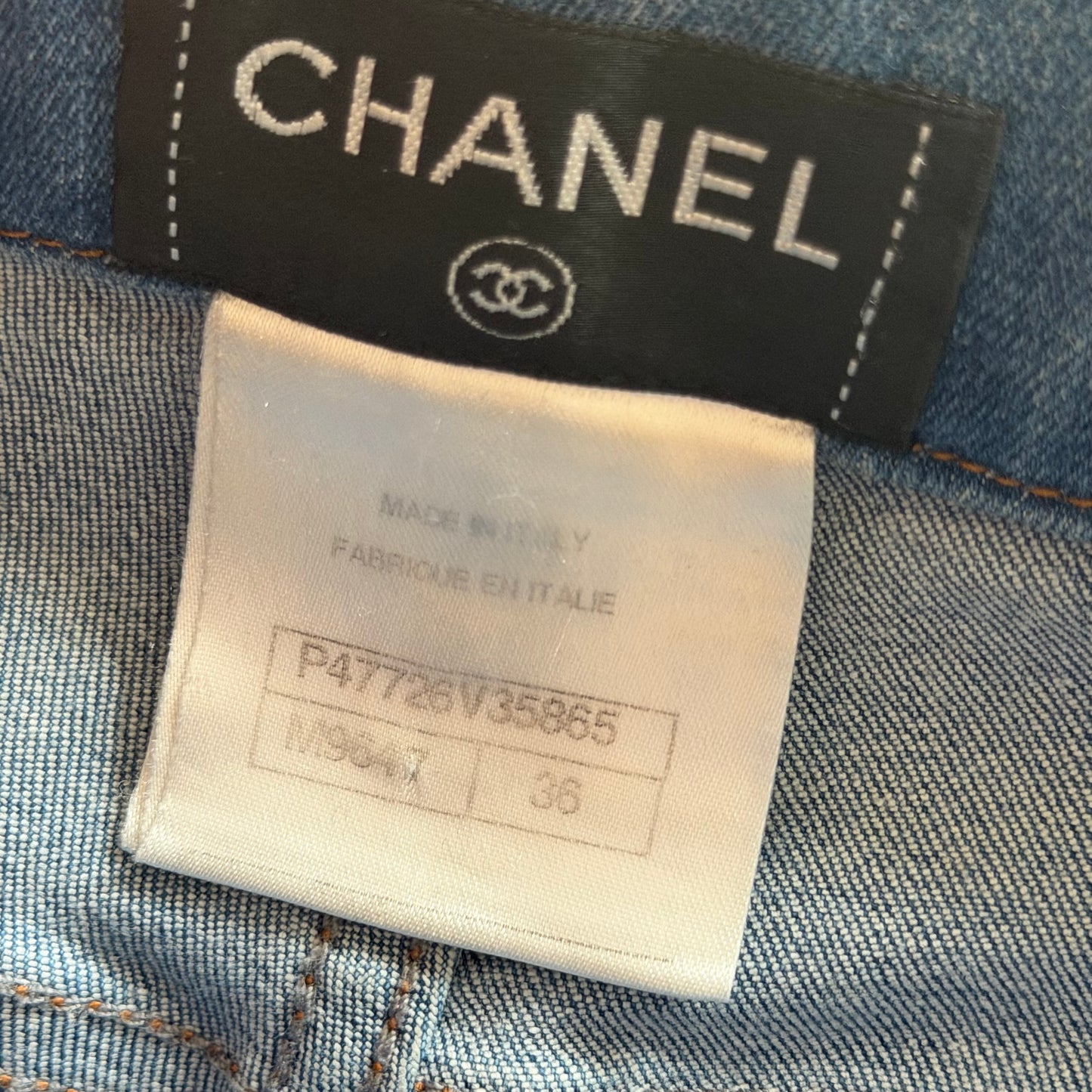 CHANEL - DENIM JEANS BLUE WASHED WITH GRAPHIC PATTERN SIZE 36 FR