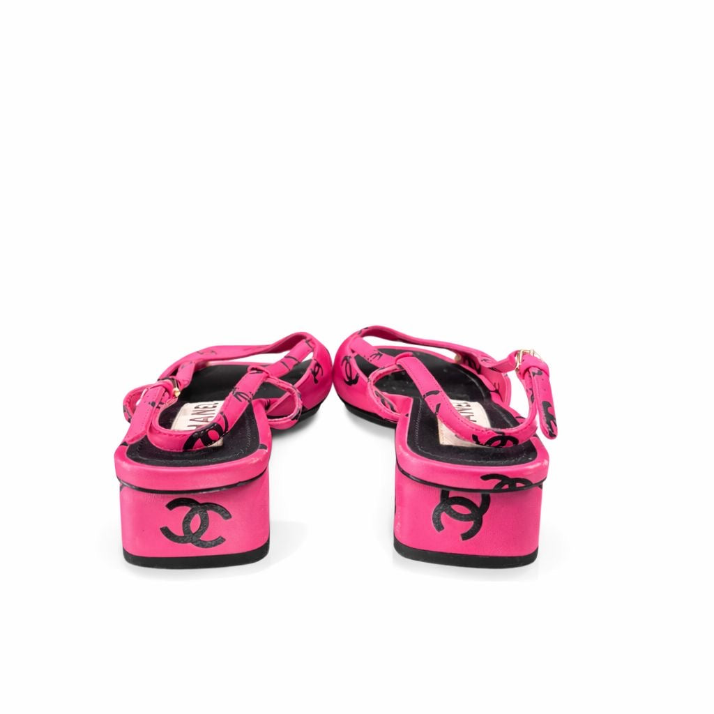 CHANEL - SLINGBACK SANDALS FUCHSIA LEATHER WITH BLACK LOGOS SIZE 38,5 EU