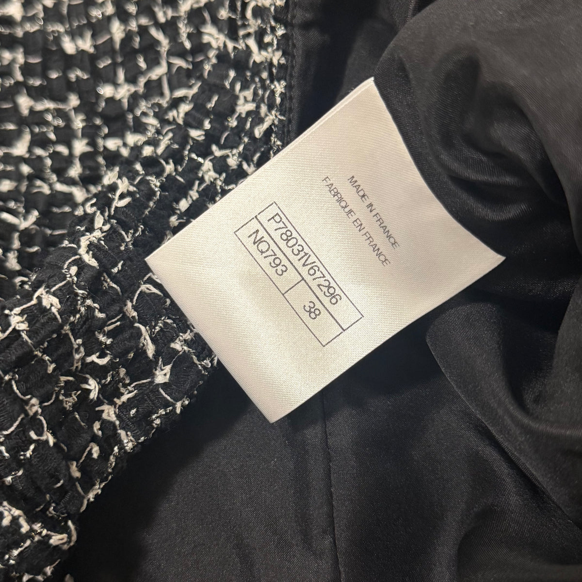 CHANEL - SHORTS TWEED BLACK & WHITE COLLECTION 2024 SIZE 38 FR