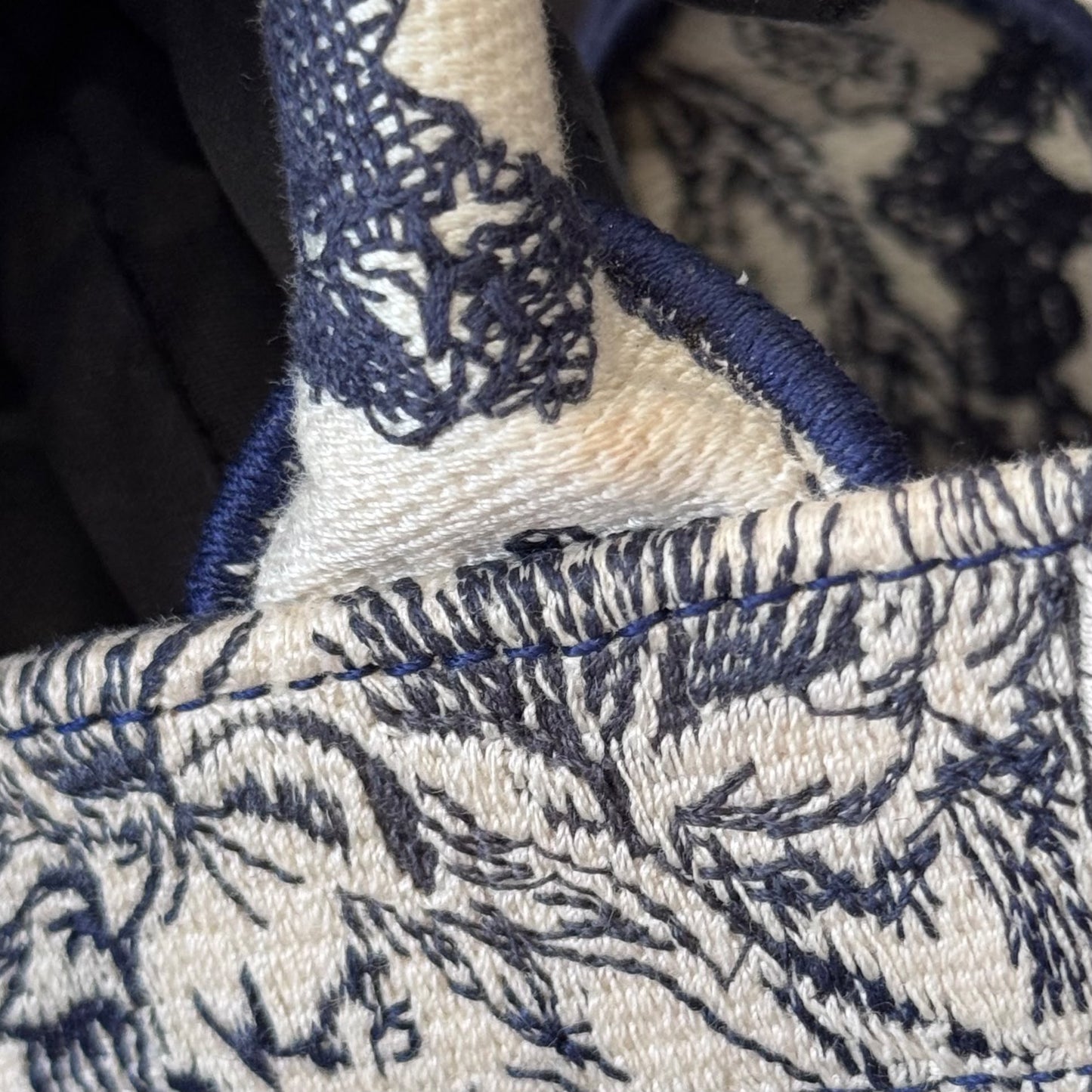 DIOR - TOTE BAG MEDIUM BLUE AND WHITE TOILE DE JOUY EMBROIDERED