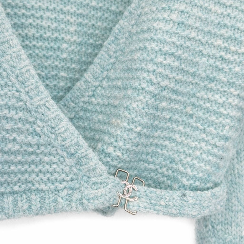 CHANEL - CARDIGAN LIGHT BLUE PUFF SLEEVES AND CC JEWELS LOGO SIZE 34 FR