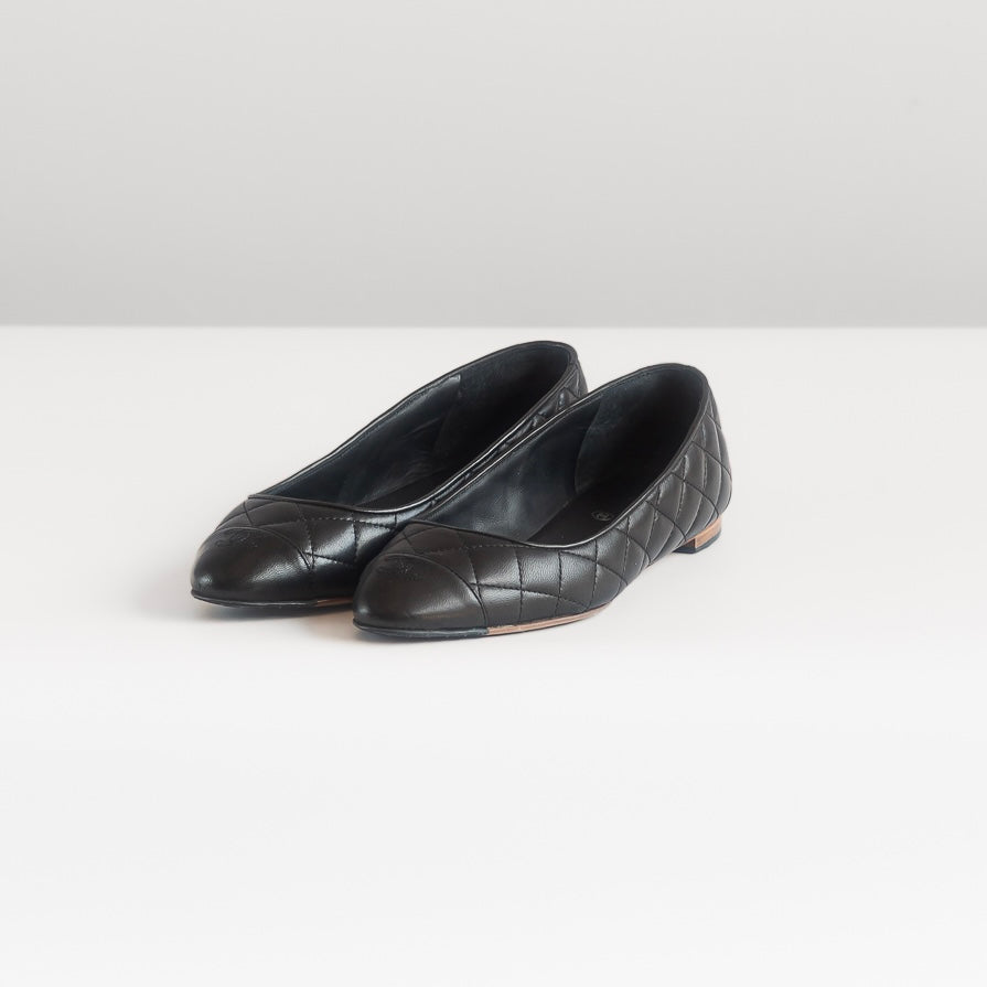 CHANEL - BALLET FLATS QUILTED LEATHER CC CAP SIZE 39 EU