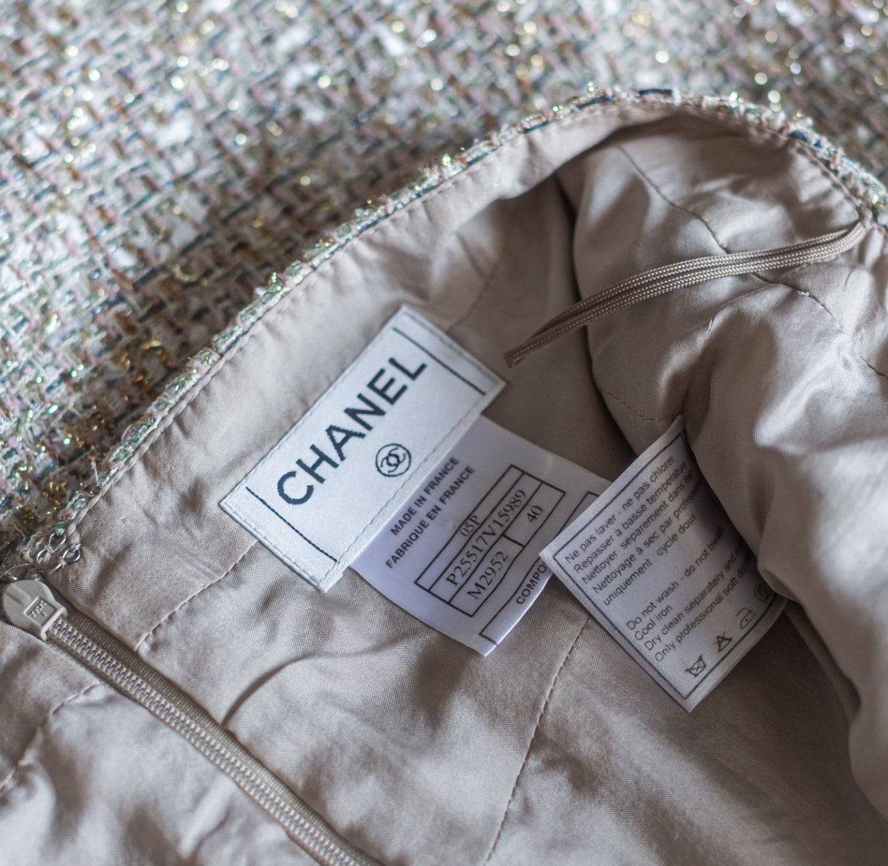 CHANEL - SKIRT TWEED BEIGE PINK LIGHT BLUE AND GOLD TONES SIZE 40 FR