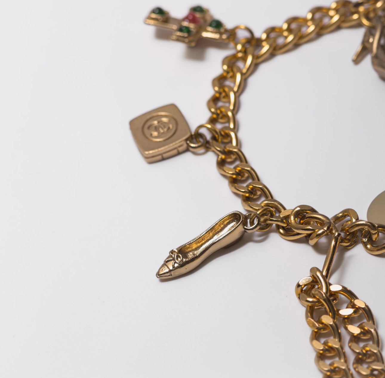 CHANEL - BELT GOLD CHAIN WITH CHARMS