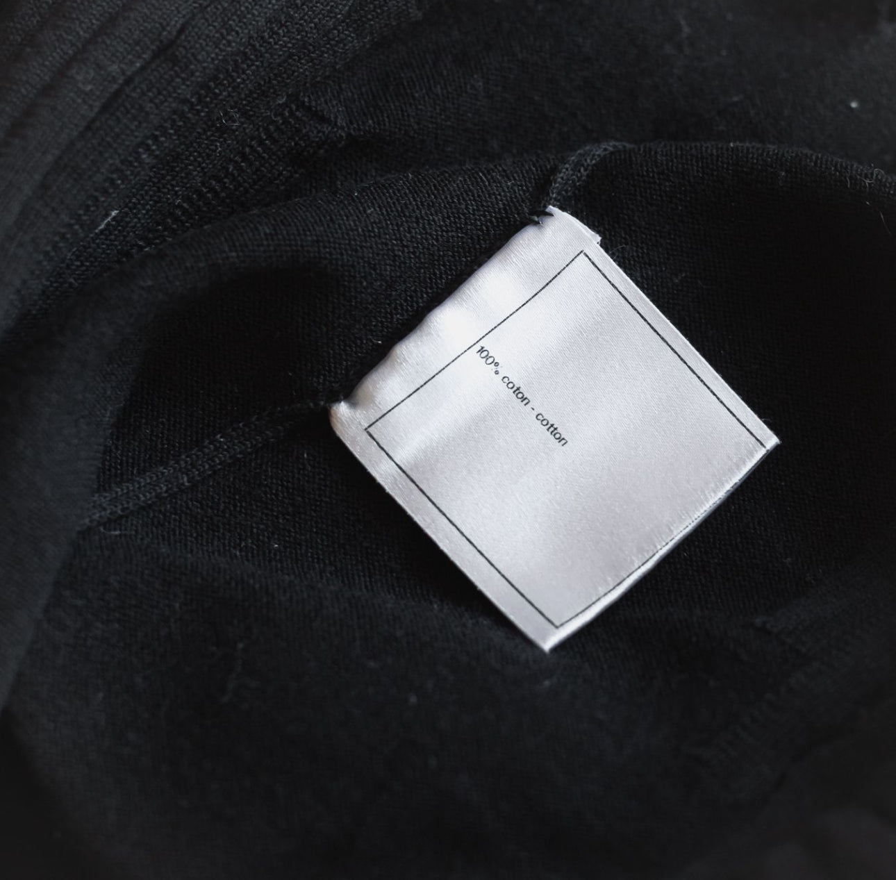 CHANEL - TOP RIBBED BLACK COTTON WITH LOGO DETAIL SIZE 38 FR