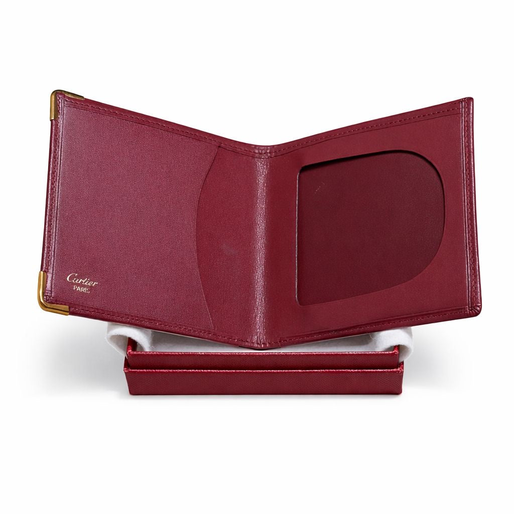 CARTIER - WALLET MUST DE CARTIER BORDEAUX LEATHER WITH GOLD-TONE CORNERS