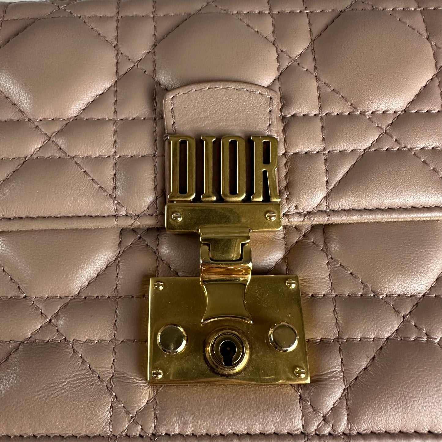 DIOR - Dioraddict wallet on chain pink leather